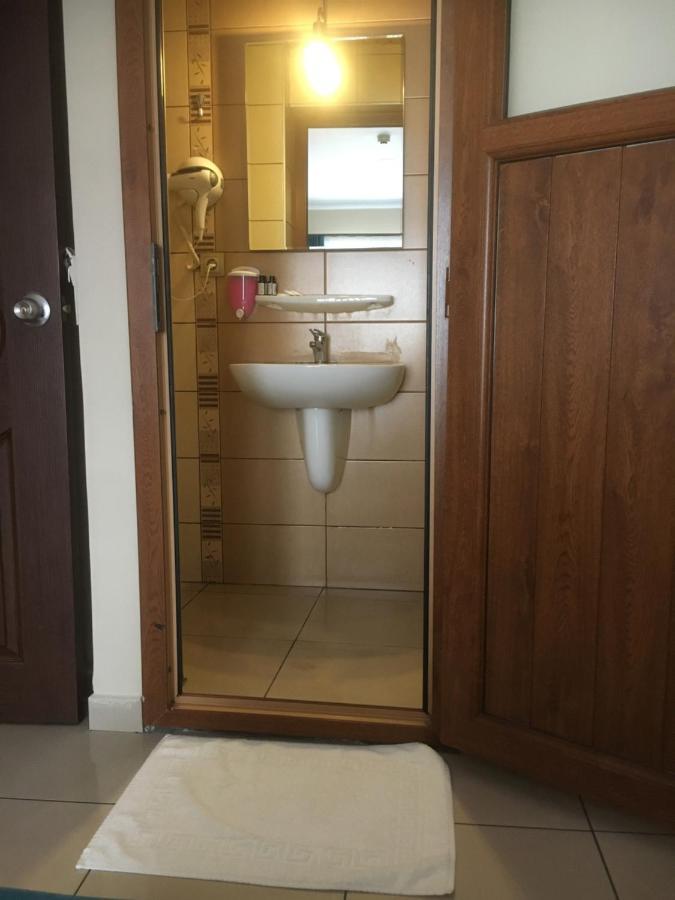 Oezguer Hotel Trabzon Buitenkant foto
